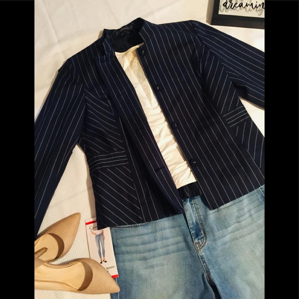 Liz Claiborne beautiful jacket with lined buttons